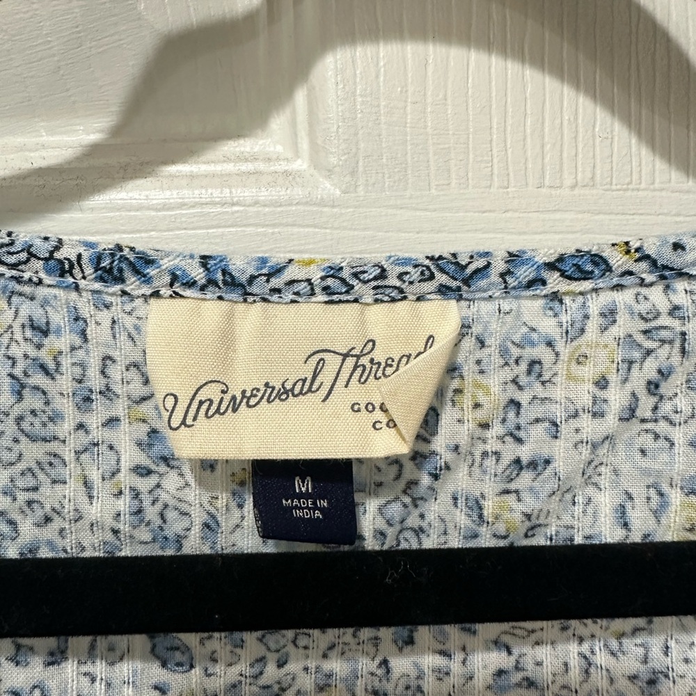 Universal Thread Light Blue Patterned Blouse - Picture 3 of 3